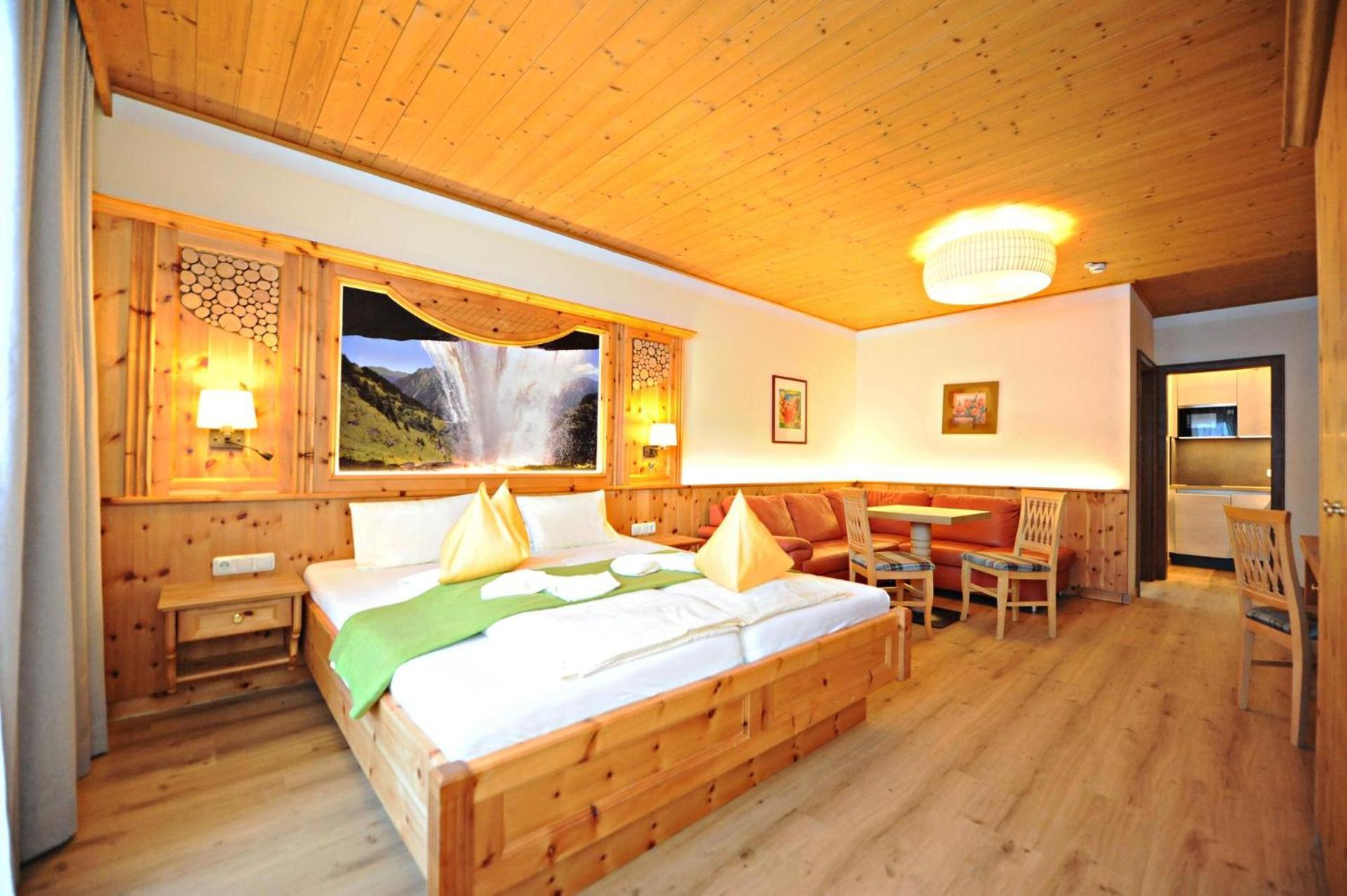 Ski In Ski Out Hotel Unterellmau Заалбах-Хинтерглем Екстериор снимка