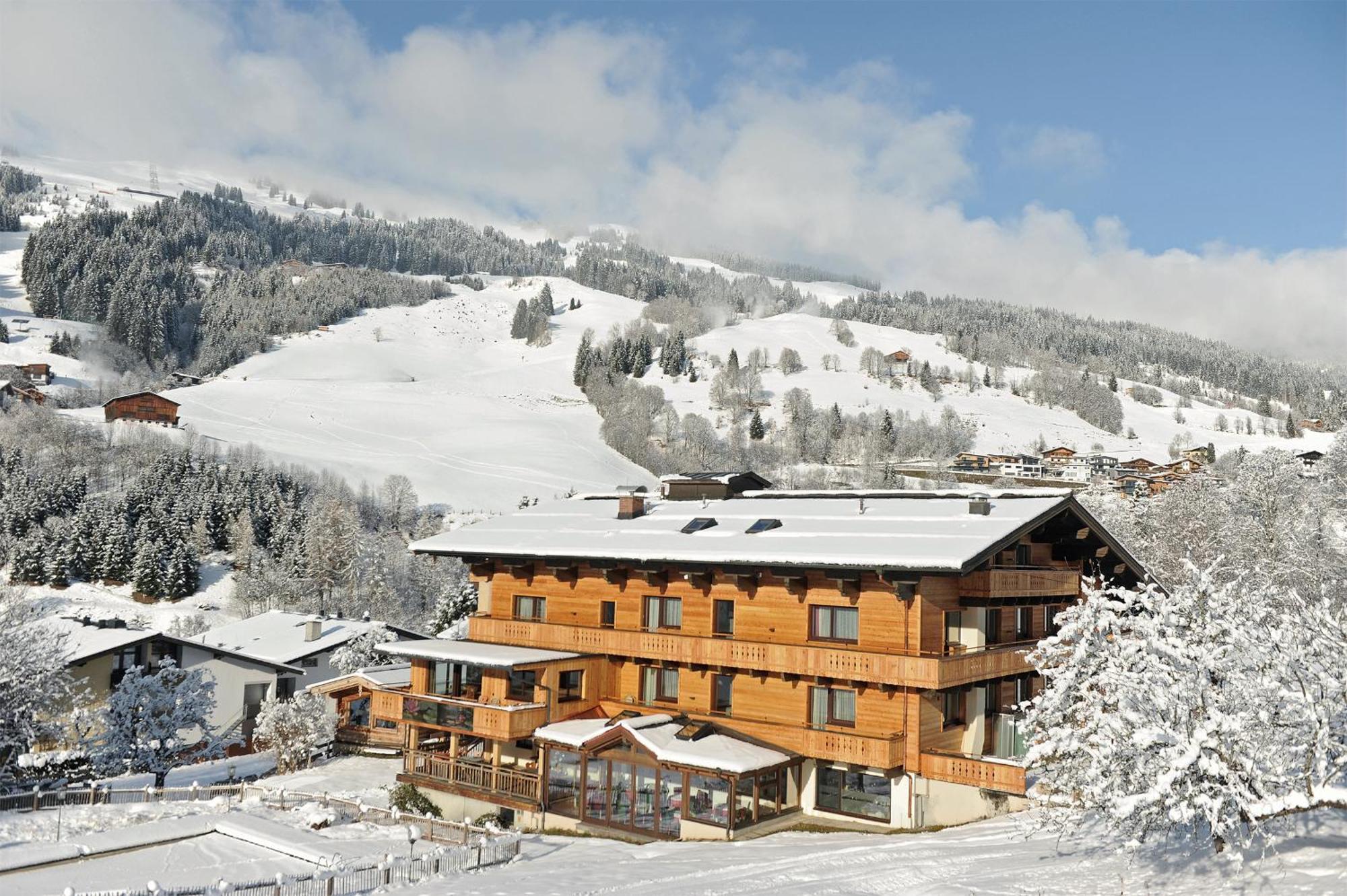Ski In Ski Out Hotel Unterellmau Заалбах-Хинтерглем Екстериор снимка