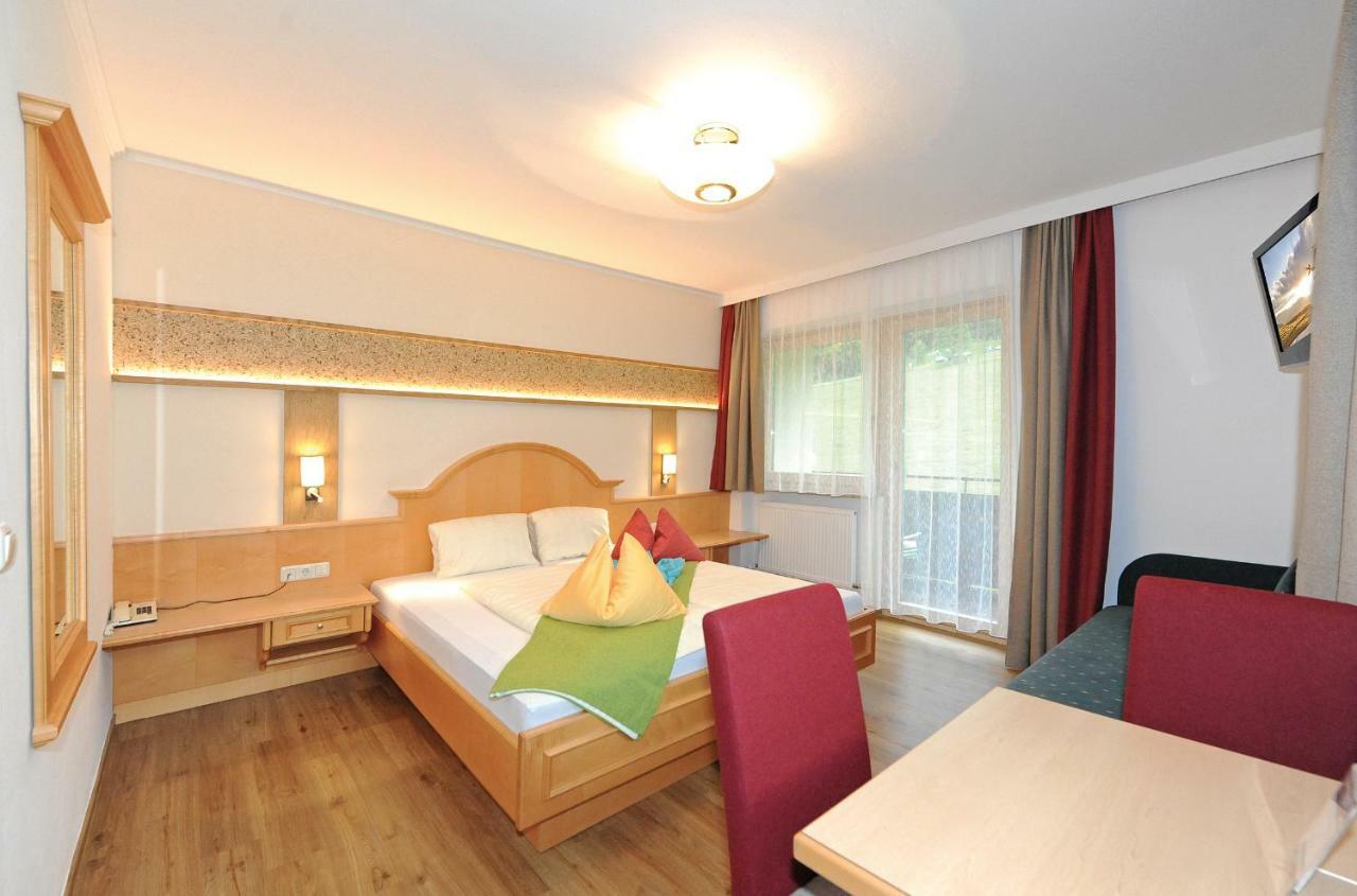 Ski In Ski Out Hotel Unterellmau Заалбах-Хинтерглем Екстериор снимка